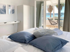Palm Suite Blue