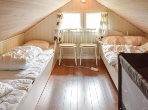 Nice Home in Bekkjarvik With 4 Bedrooms and Wifi