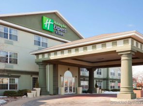 Holiday Inn Express Hotel & Suites Oshkosh by IHG