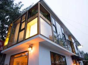 Welcome Home Courtyard - Back Lakes View