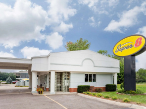 Super 8 by Wyndham Stevensville/St. Joseph