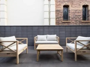 3 Story Townhouse In The Middle Of The City