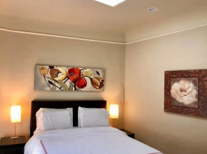 Licensed Casa in Heart of Santa Monica! Walk to Beach!