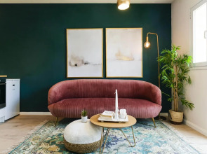 New - Trendy One Bedroom Apt, Most Popular Area