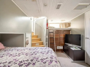 62' Yacht M/v Possibilities On Wide Private Canal 3 Bedroom Houseboat