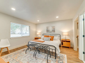 Delightful Grants Pass Home With Hot Tub!