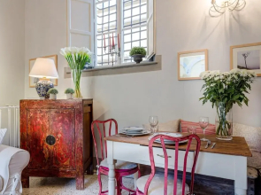 The Arnolfini Portrait Apartment