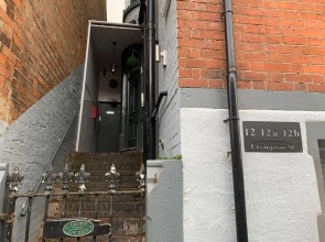 Romantic Getaway Studio Pods close to City Centre with FREE WIFI