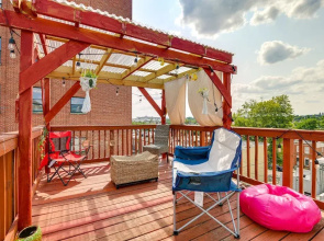 Quirky Baltimore Townhome ~ 2 Mi to Inner Harbor