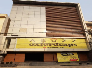 Abuzz Oxfordcaps Roopnagar - Campus Accommodation