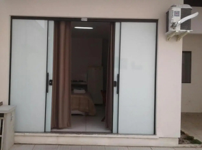 Kitnet 1 mobiliada no centro de Torres a 600m da Praia Grande