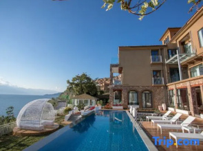 Heqi Lake View Hotel