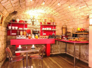 Hotel du Théâtre by Patrick Hayat