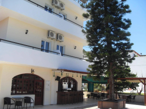Iraklis Studios & Apartments