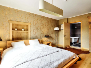 Luxurious Holiday Home in Waimes with Jacuzzi