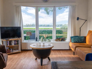 Nice Home in Lauwersoog With 2 Bedrooms and Wifi