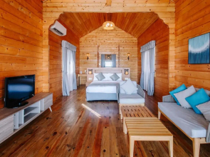Mari Mari Backpackers Lodge, Mantanani Island