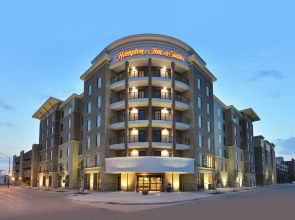 Hampton Inn & Suites Des Moines Downtown