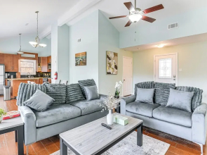 Patio, Fire Pit & Yard: Family Home in Pearland
