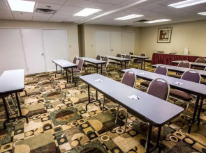 Comfort Suites Oakbrook Terrace near Oakbrook Center