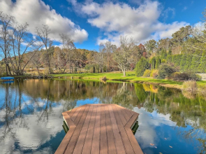 Stunning Fletcher Home: Hot Tub + Fire Pit!