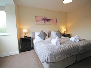 3 Bedroom Holiday Home With River Views