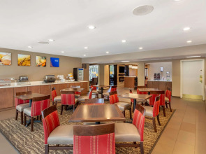 Comfort Suites Oakbrook Terrace near Oakbrook Center