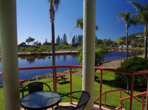 Beachfront 4, 25 Willow Street