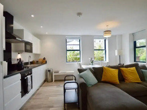 Stylish 2 Bedroom Apartment in Downtown Bristol