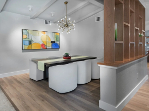 Mid-century Home 3blk to Mainst