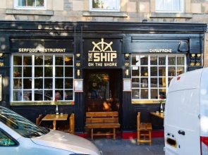 Studio flat with free Parking