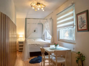 Timeless 2BR Near Downtown