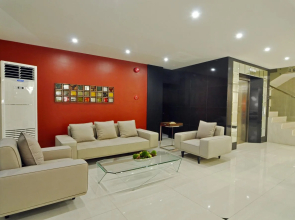 717 Cesar Place Hotel