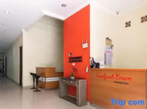 TwoSpaces Living at Toedjoeh Enam Homestay Syariah