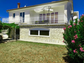 Apartment With 3 Bedrooms in Novigrad, With Enclosed Garden and Wifi Near the Beach