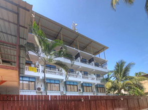 Hotel Pleasure Inn near Turtle Beach, Morjim
