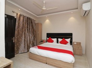 OYO 72278 Abhi Palace