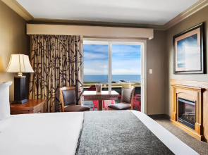 Surf & Sand Lodge