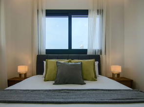 Phaedrus Living: Sea View Anna Residence 201