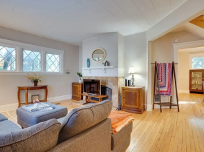 Walk to Syracuse Campus: Family-friendly Home!