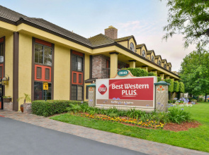 Best Western Plus Raffles Inn & Suites