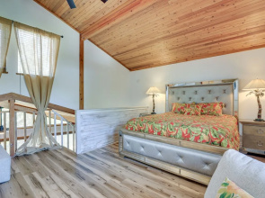 Scenic Siesta Key Home ~ 1 Mi to Village & Beach!