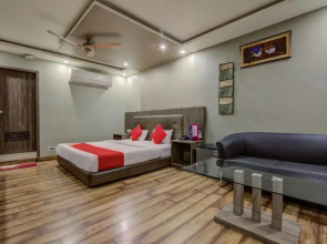 Crystal Studio by OYO Rooms