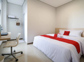 Plus Syariah near Mall Pondok Indah by RedDoorz