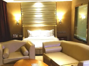 Qianyuan Business Hotel