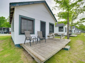 Sandy Beach & Sunset Views: Cedarville Cabin!