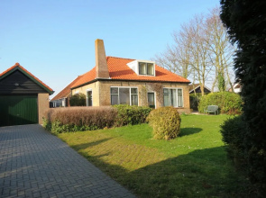 Spacious Home With Fireplace, Near North Sea Beach