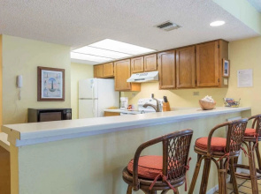Beach View Condominium 306