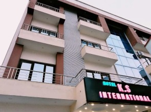 OYO 5876 Hotel KS International