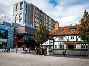 Cozy Luxury City Apartment in Central Bracknell